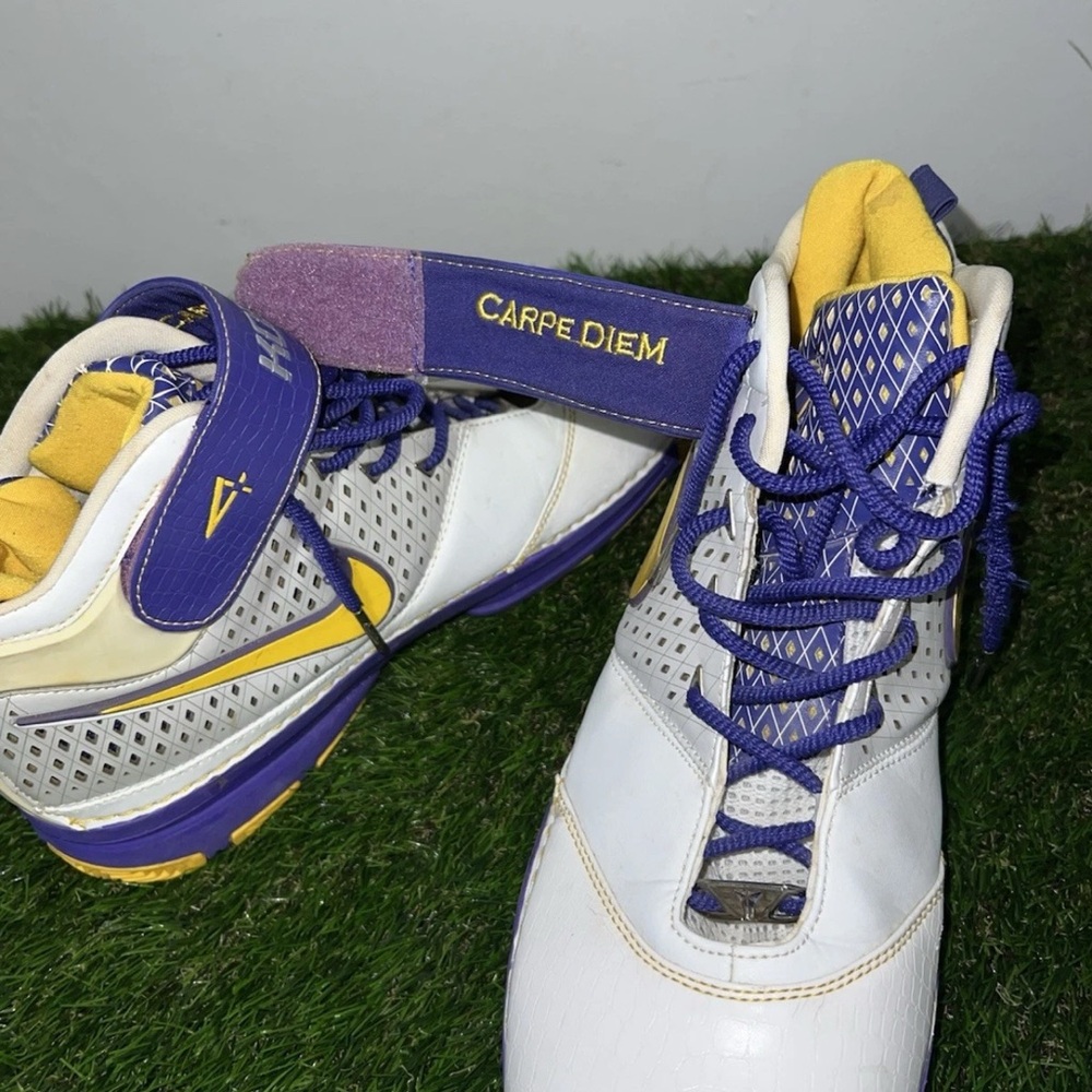 Nike Kobe Basketball Shoes - White, Yellow, Purple Size 11 Men’s - Picture 3 of 8